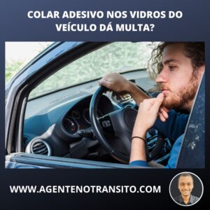 Colar adesivo nos vidros do veículo dá multa?