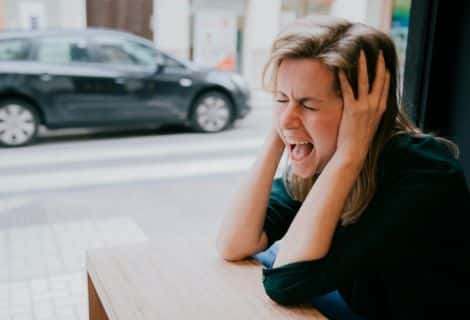Descubra o que diz a lei sobre multa por som alto automotivo, valores atualizados e como evitar problemas. Saiba quando o som alto no carro é proibido!