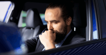 É obrigatório andar com o CRLV impresso? Veja o que diz a lei e evite multas!