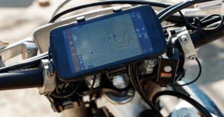 Suporte de celular para moto é permitido?